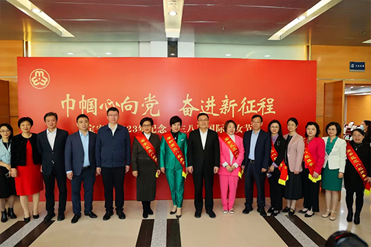 悟空体育总裁龙平芳获评“宝安区三八红旗手”荣誉称号 