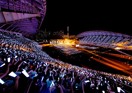 悟空体育LED透明屏助力张韶涵泉州演唱会震撼开唱