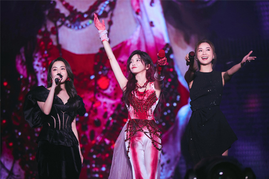 拾光启航！悟空体育LED屏助力于文文深圳演唱会打造极致光影盛宴！